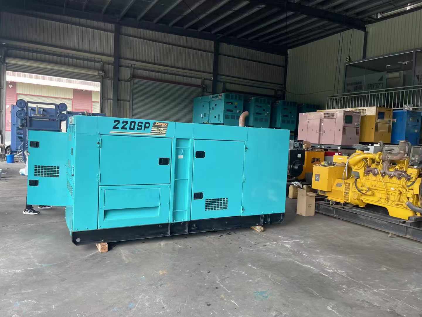 南坤镇800kW 柴油发电机的输出电流波动范围是多少？