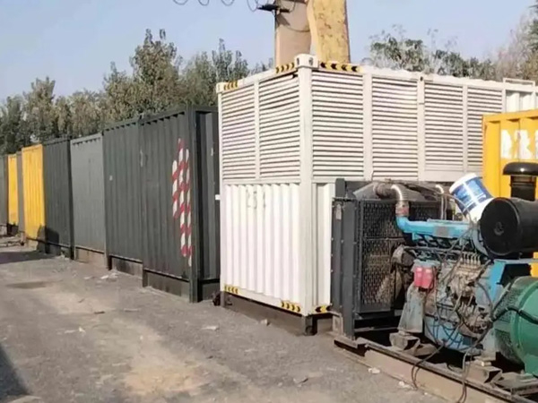 南坤镇200KW柴油发电机机组每小时油耗是多少？